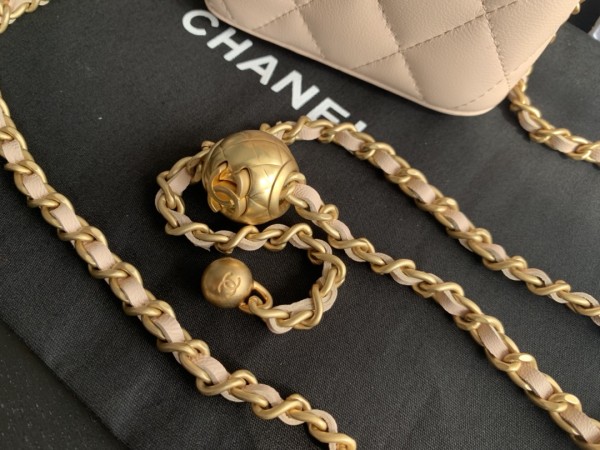  Handbag  Chanel 1447  size  8.5cmx11cmx7 cm