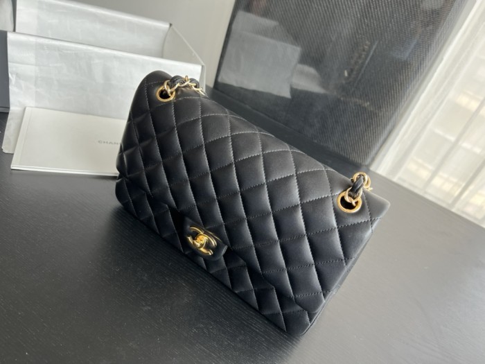 Handbag   Chanel   size  28 cm