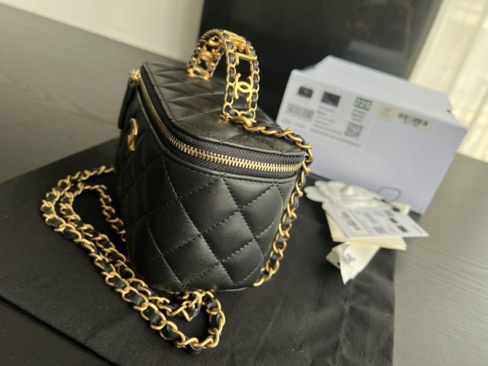  Handbag   Chanel  AP2805  size  17cmx9.5cmx8 cm