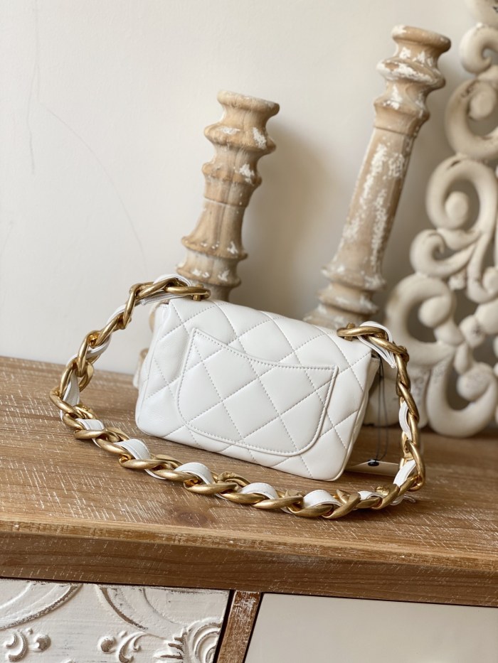  Handbag   Chanel 3213  size 13*17*6 cm