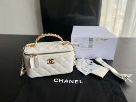  Handbag   Chanel   AP2805 size  17cmx9.5cmx8 cm