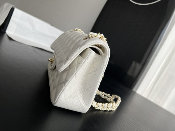  Handbag  Chanel  size  23 cm