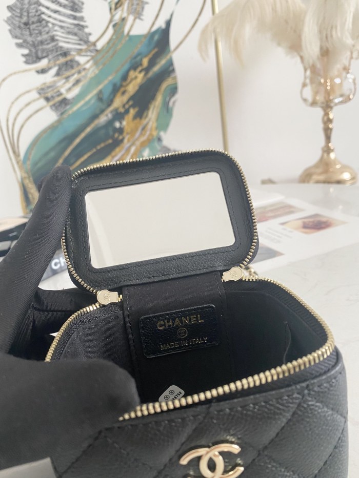 Handbag  Chanel 81186  size 10.5-8.5-7 cm