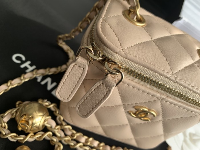  Handbag  Chanel 1447  size  8.5cmx11cmx7 cm