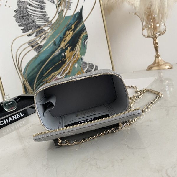  Handbag  Chanel  81187 size  16  9.5  8  cm