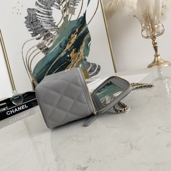  Handbag  Chanel  81187 size  16  9.5  8  cm