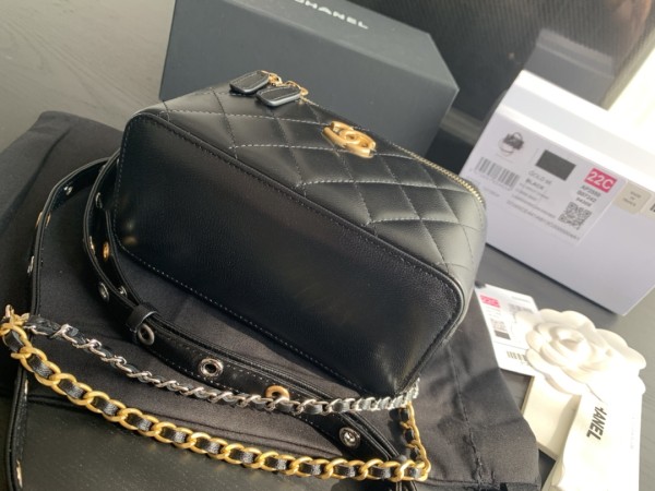 Handbag  Chanel  size  AP2550  size  10cmx17cmx8 cm