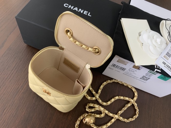Handbag   Chanel  size  8.5cmx11cmx7 cm