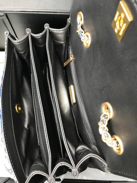  Handbag Chanel  size 24.5cm*15.5cm*8.5 cm.