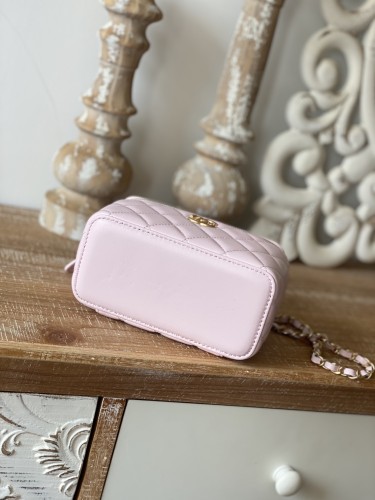  Handbag   Chanel  81195  size 16  9.5  8 cm