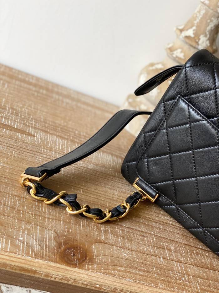  Handbag Chanel   A86  size 25 15 6.5 cm