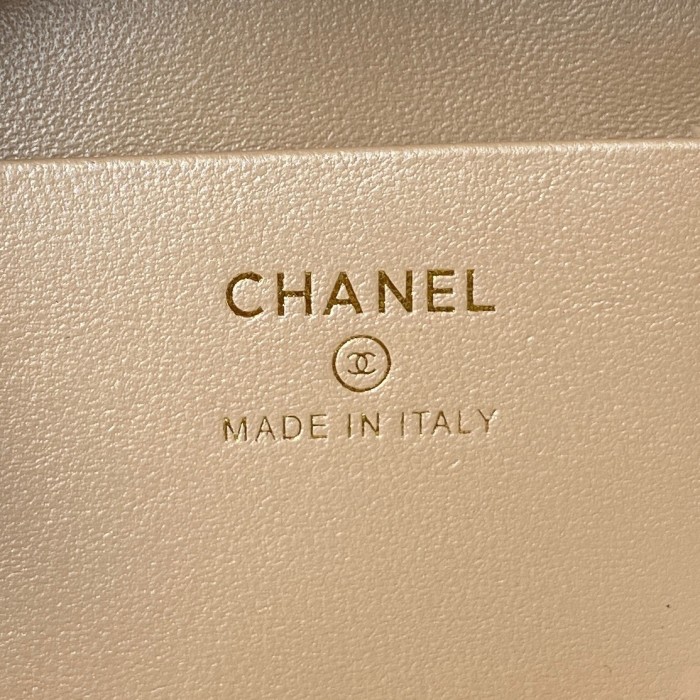  Handbag  Chanel  AP2731  size  9.5*13x5.5 cm