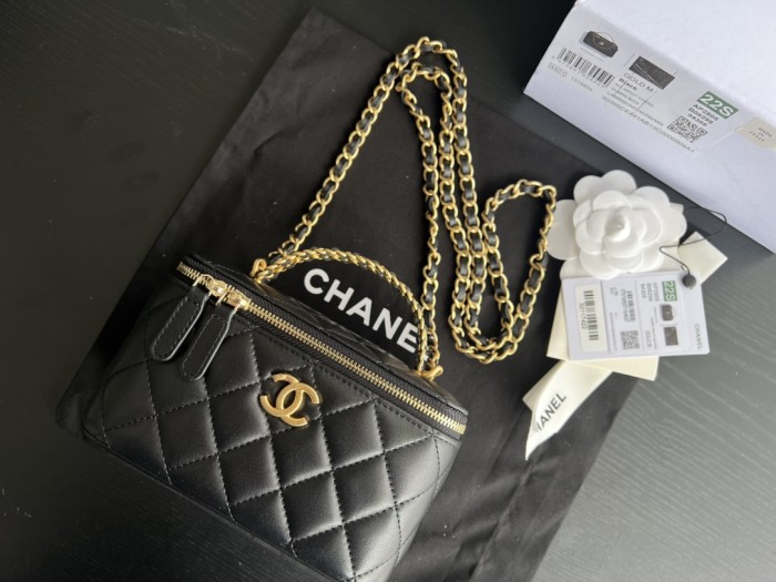  Handbag   Chanel  AP2805  size  17cmx9.5cmx8 cm