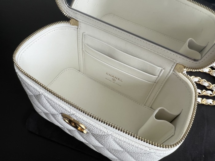  Handbag   Chanel   AP2805 size  17cmx9.5cmx8 cm