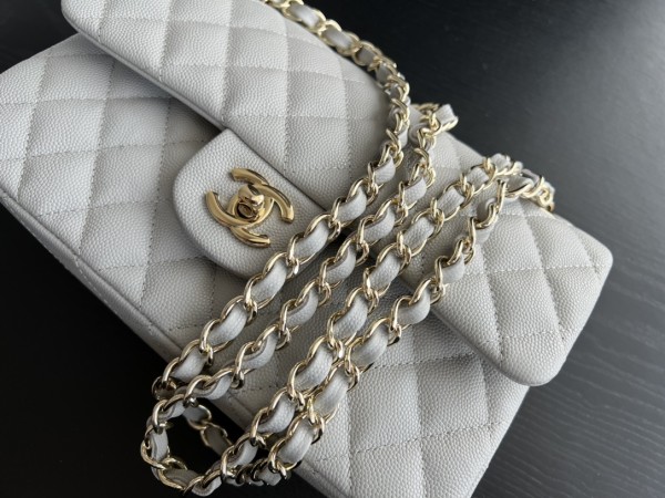 Handbag   Chanel  size  23 cm