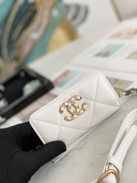 Handbag  Chanel 81166 size  12 8.5 2.5 cm