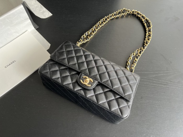 Handbag   Chanel   size  28 cm