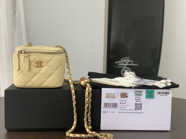 Handbag   Chanel  size  8.5cmx11cmx7 cm