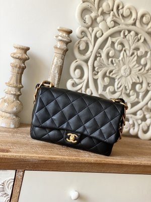  Handbag   Chanel  3215  size 18*27*8  cm