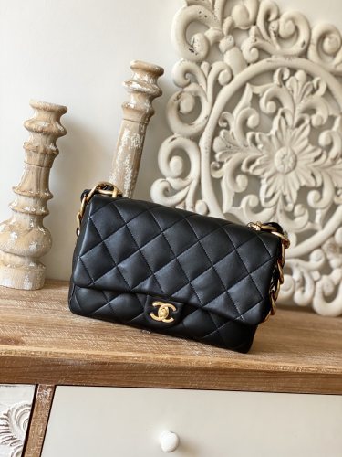  Handbag   Chanel  3215  size 18*27*8  cm