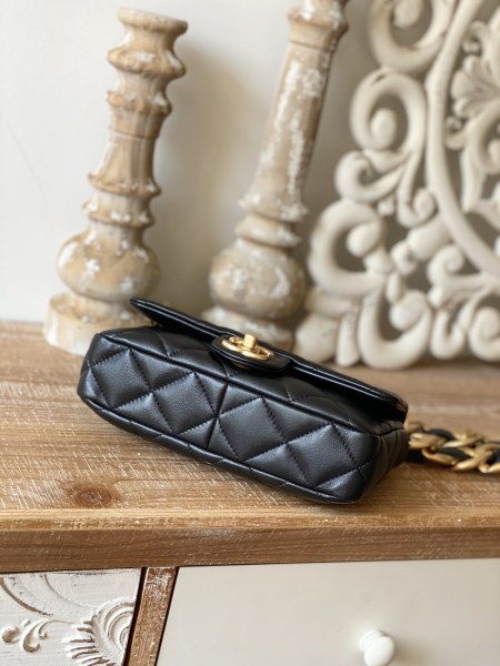  Handbag   Chanel 3214 size  17*21*6 cm