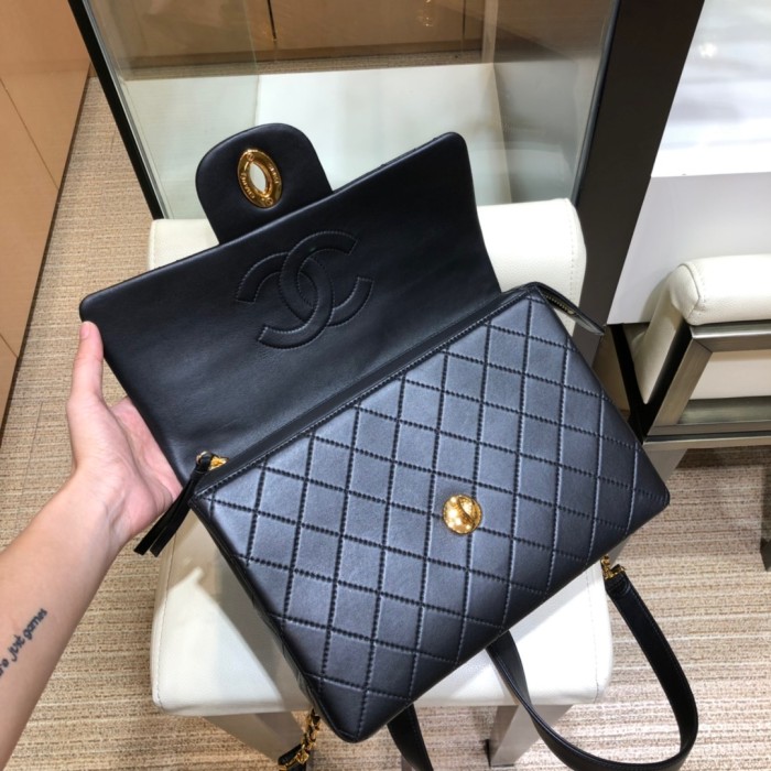  Handbag  Chanel  A088  size 30x8x21 cm