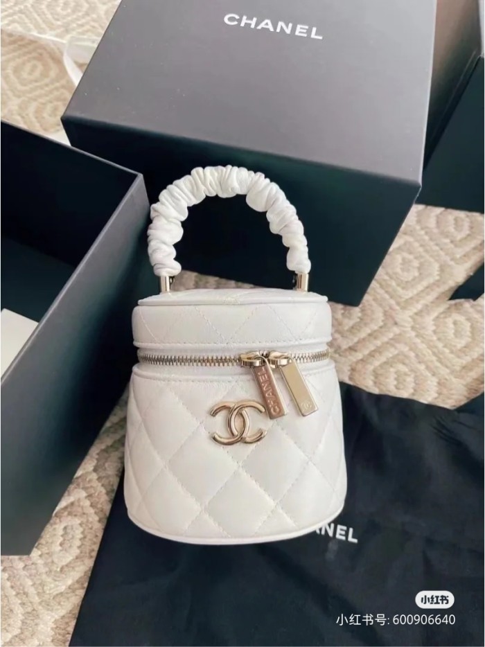 Handbag  Chanel  size  13×13×11 cm