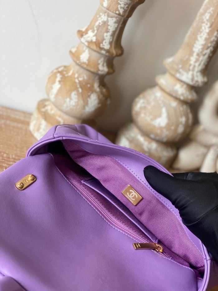 Handbag  Chanel 3214  size  17*21*6 cm