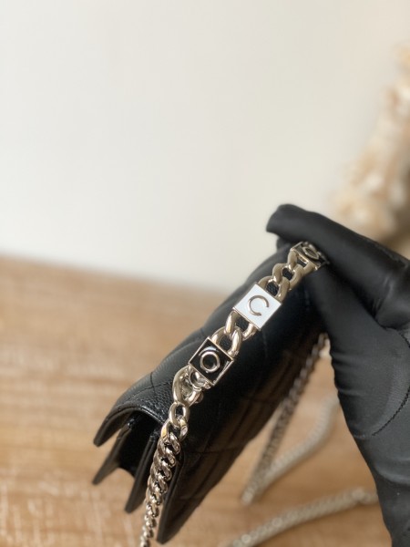  Handbag   Chanel  81197  size 9.5×13×6 cm