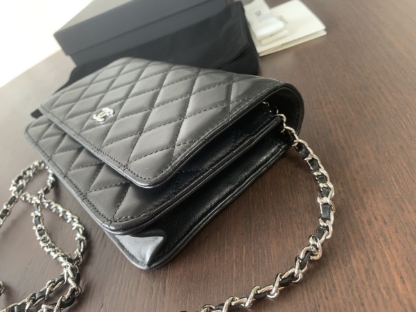  Handbag   Chanel  size 19 cm