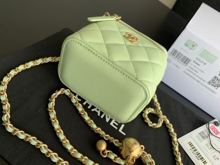  Handbag   Chanel  size  8.5cmx11cmx7 cm