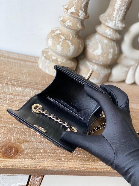  Handbag   Chanel  88631 size  11 11 5 cm