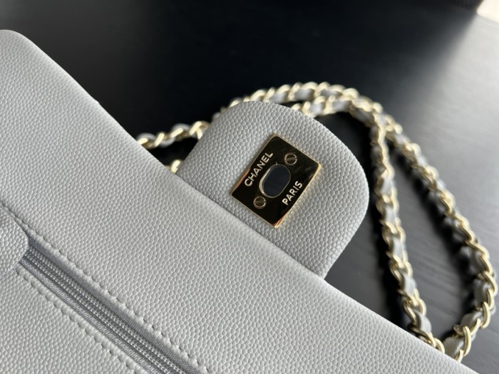 Handbag   Chanel  size  23 cm