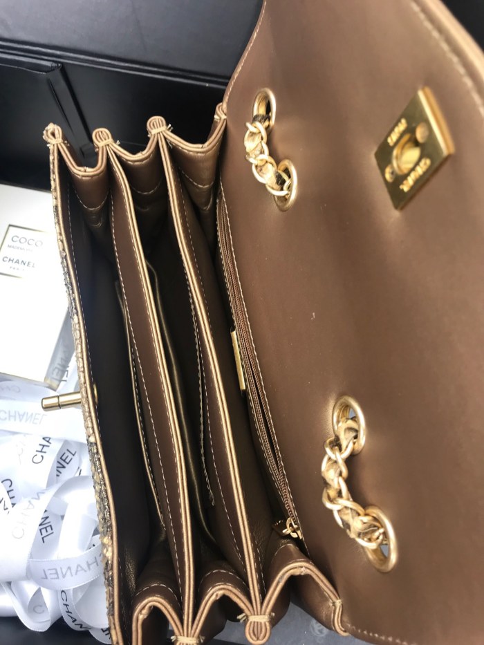  Handbag   Chanel  size  24.5cm*15.5cm*8.5 cm