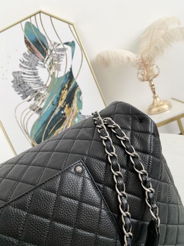  Handbag   Chanel 94305  size  46*14*26  cm