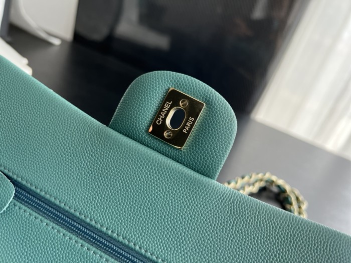 Handbag   Chanel  size  23 cm