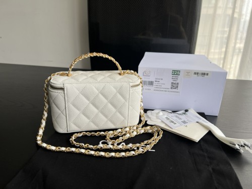  Handbag   Chanel   AP2805 size  17cmx9.5cmx8 cm