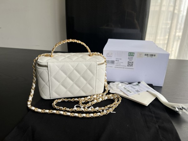  Handbag   Chanel   AP2805 size  17cmx9.5cmx8 cm