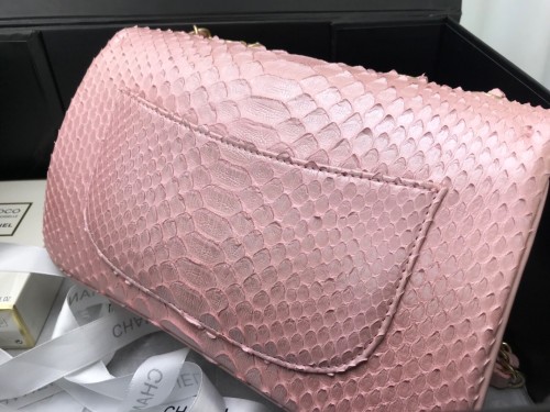  Handbag Chanel  size  24.5cm*15.5cm*8.5 cm.