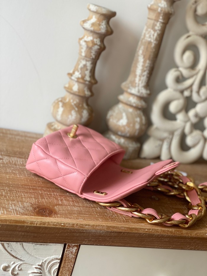  Handbag  Chanel  3213  size  13*17*6 cm