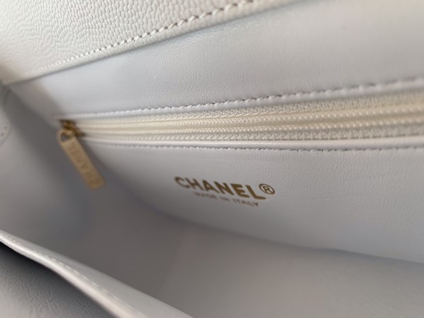  Handbag  Chanel  A93067 size  20 cm