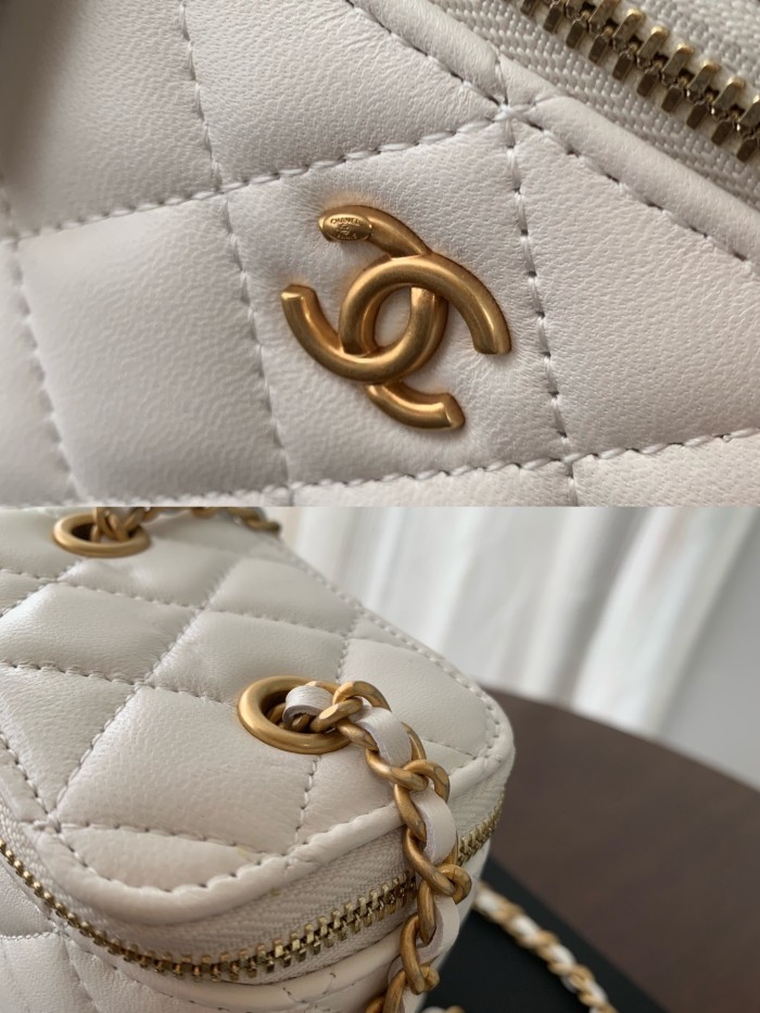  Handbag   Chanel  size 8.5cmx11cmx7 cm