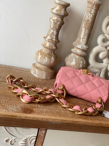  Handbag  Chanel  3213  size  13*17*6 cm