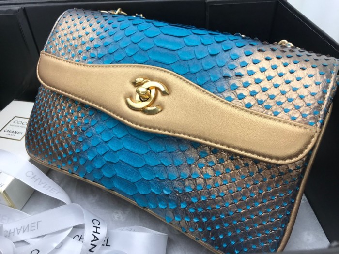  Handbag  Chanel  size  24.5cm*15.5cm*8.5 cm