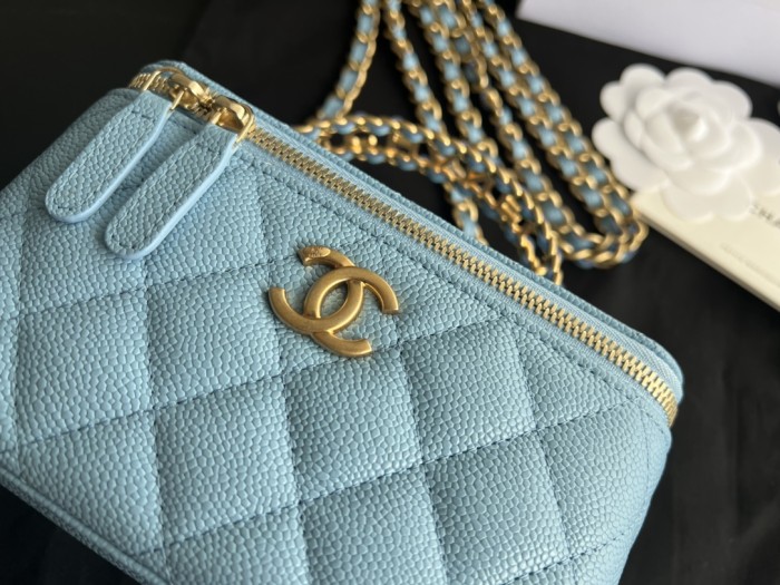 Handbag   Chanel AP2805  size  17cmx9.5cmx8 cm