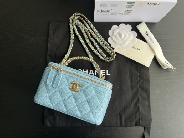 Handbag   Chanel AP2805  size  17cmx9.5cmx8 cm