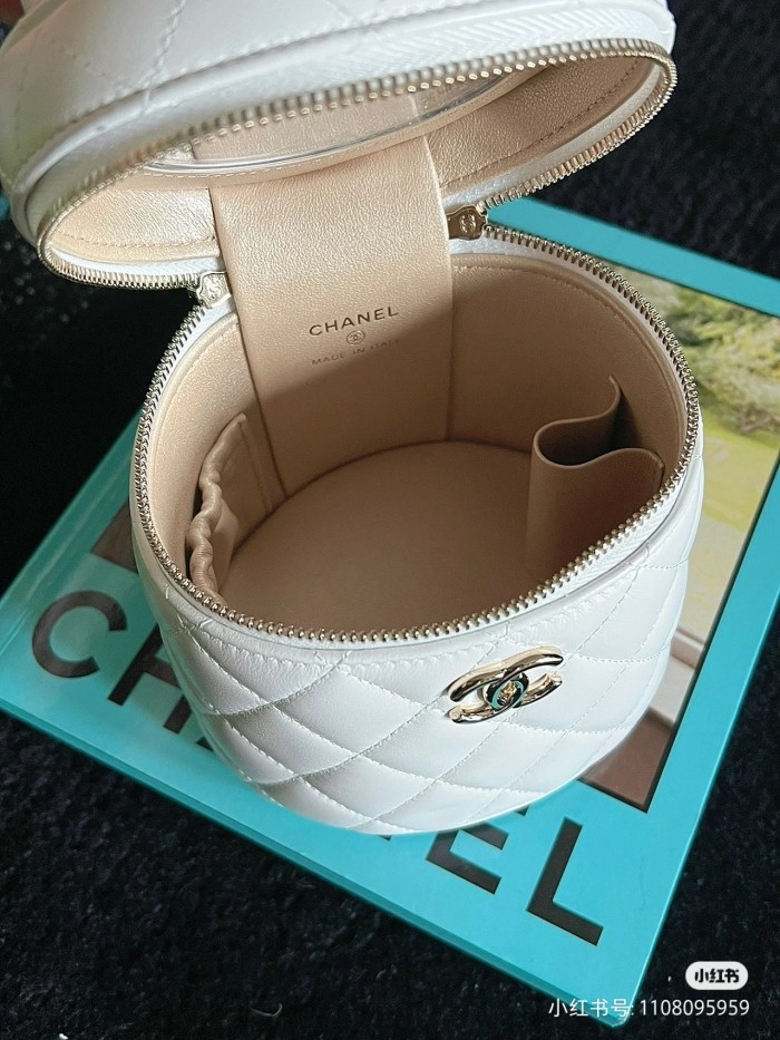 Handbag  Chanel  size  13×13×11 cm