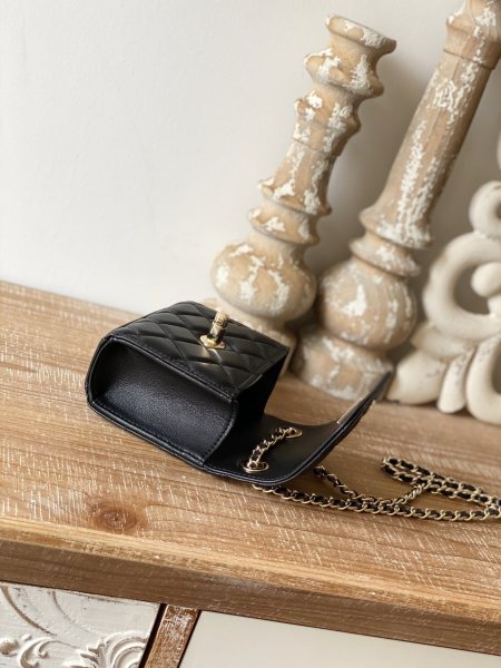  Handbag   Chanel  88631 size  11 11 5 cm