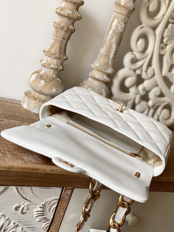  Handbag   Chanel  3215  size  18*27*8 cm