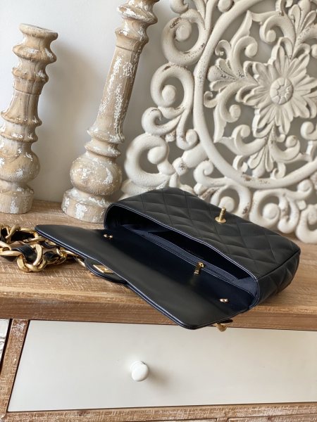  Handbag   Chanel  3215  size 18*27*8  cm